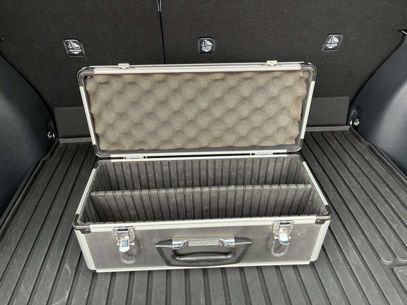 Barska Aluminum Foam-Lined Case w/ Carry Handle Black/Silver