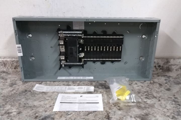 Square D QO124M200P 120/240VAC 200 Amps 24 Space Gray Load Center w/out Cover