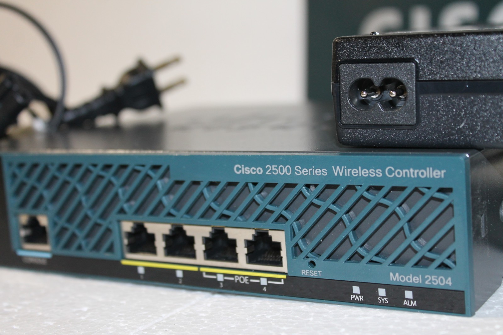Cisco AIR-CT2504-15-K9 Wireless Controller 15 Access Point Lic AIR-CT2504 (2)