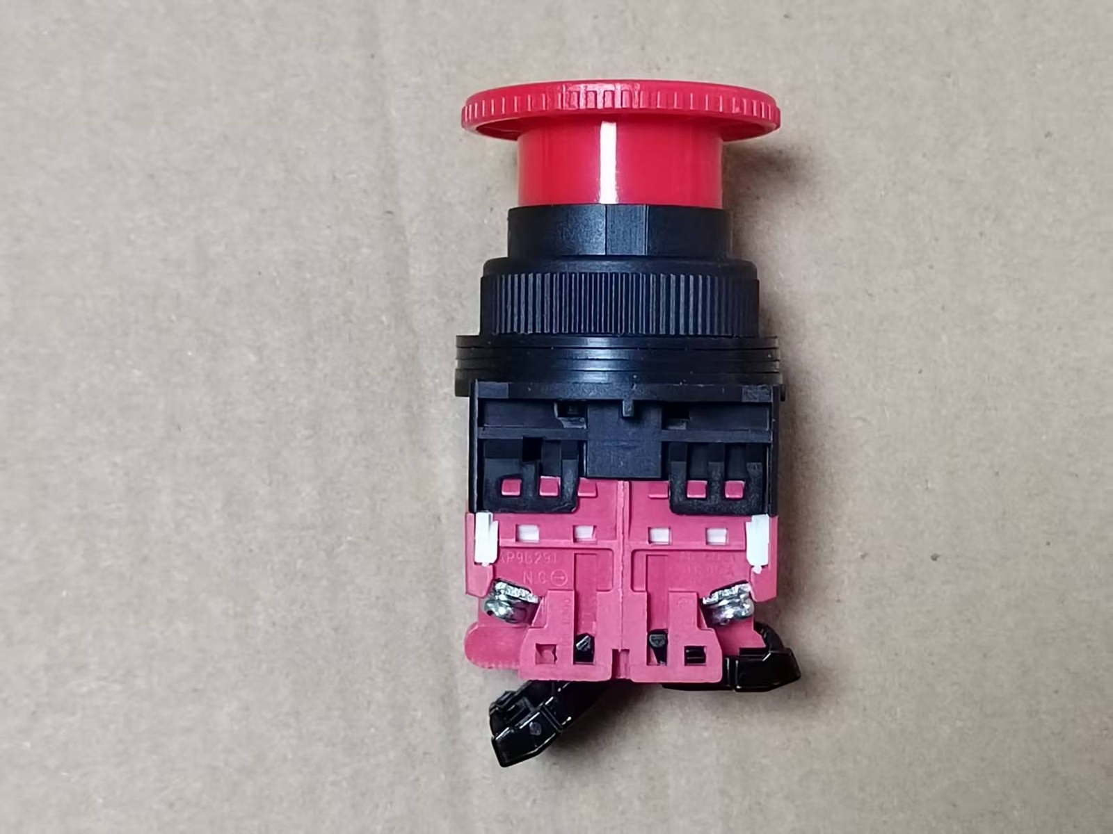 New 1PCS For Fuji Emergency Stop Button Switch AR30V2R-02R