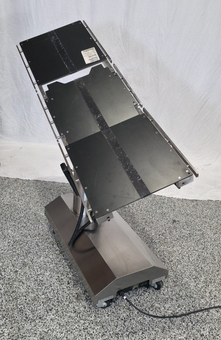 Skytron 1700 Surgical Table- Great condition! Fully functional