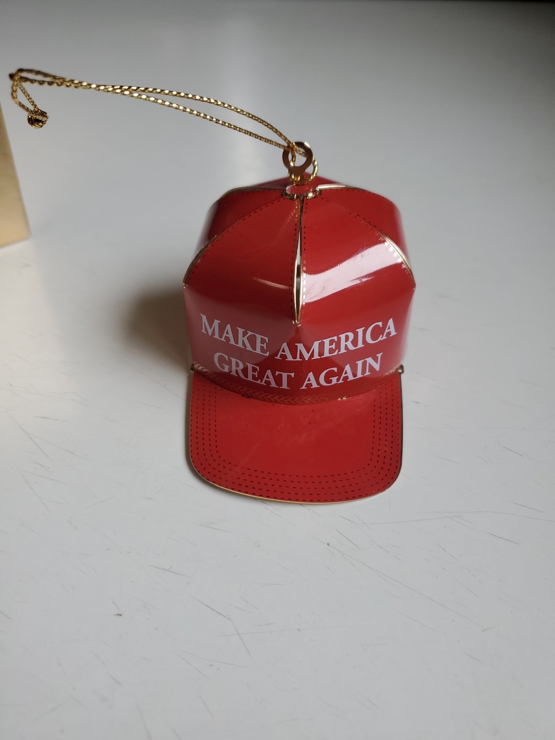 Trump 2016 Christmas Ornament Red Hat MAKE AMERICA GREAT AGAIN Maga NIB Gold
