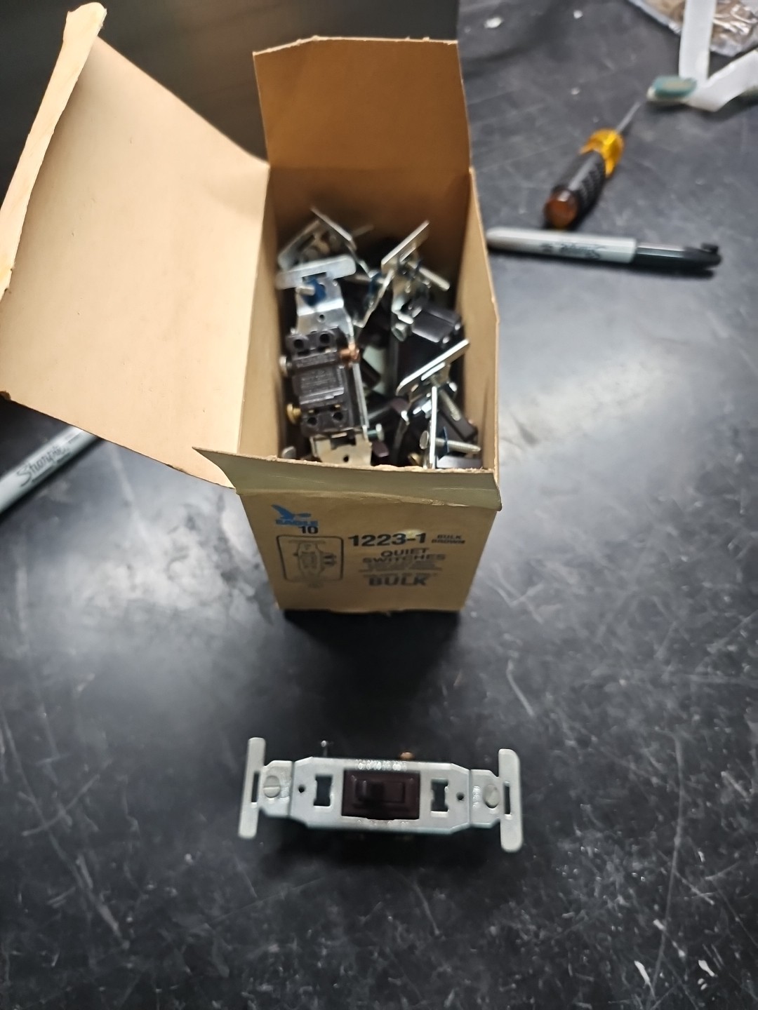 NOS Lot 10 EAGLE 15A-120V 3-WAY QUIET TOGGLE SWITCHES BROWN 1223-1 NEW