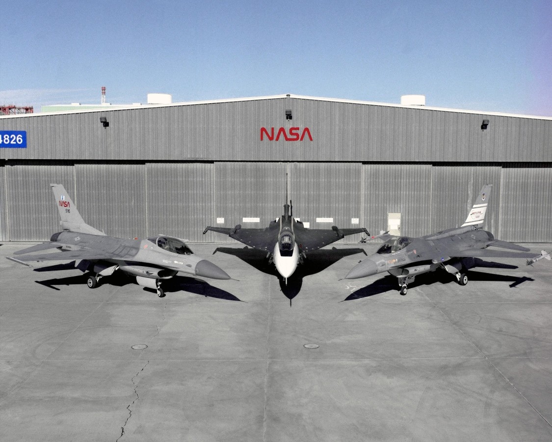 1995 NASA F-16A, F-16XL and F-16 AFTI Aircraft - 8x10 Photo On 8.5x11 #1623