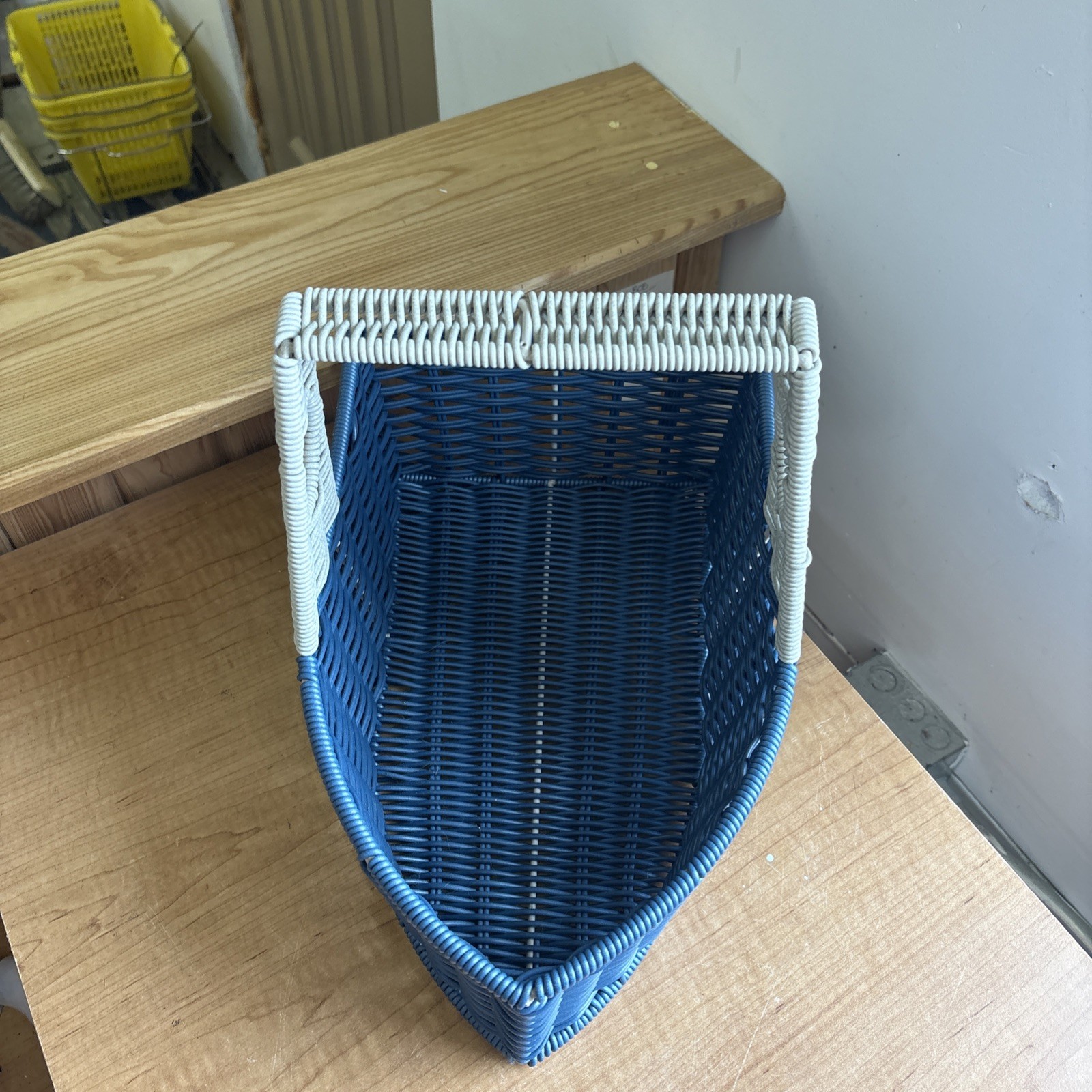 Vintage Wicker Basket Boat Shaped Blue With Gray Handle Nautical Decor 🔥🔥🔥