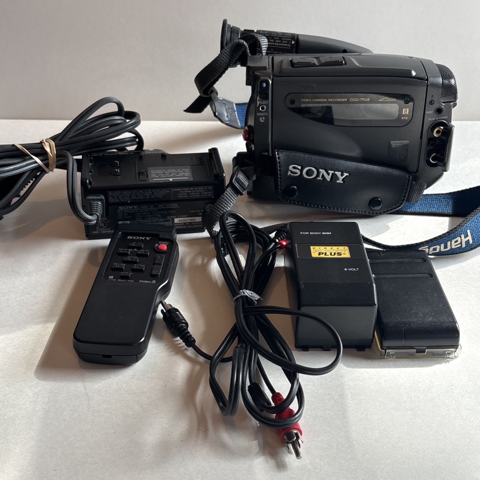 Sony Handycam CCD-TR28 Video Camera And Accessories UNTESTED PREOWNED