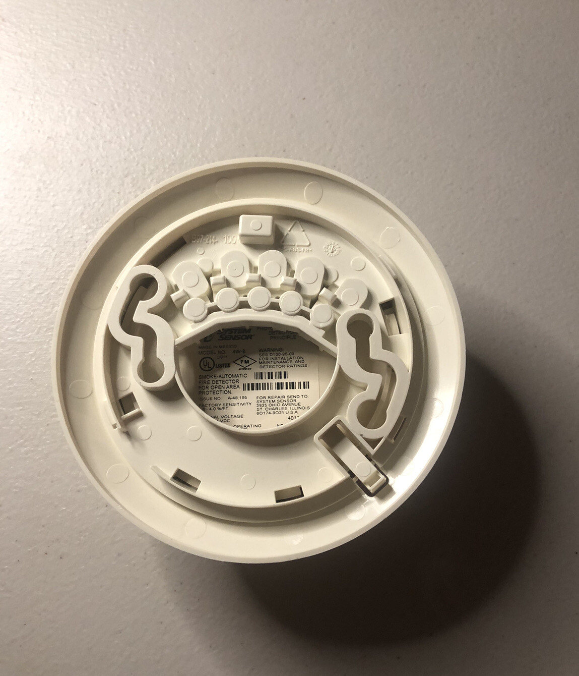 SYSTEM SENSOR -Photoelectric Smoke Detector With Plug-In Base 4W-B