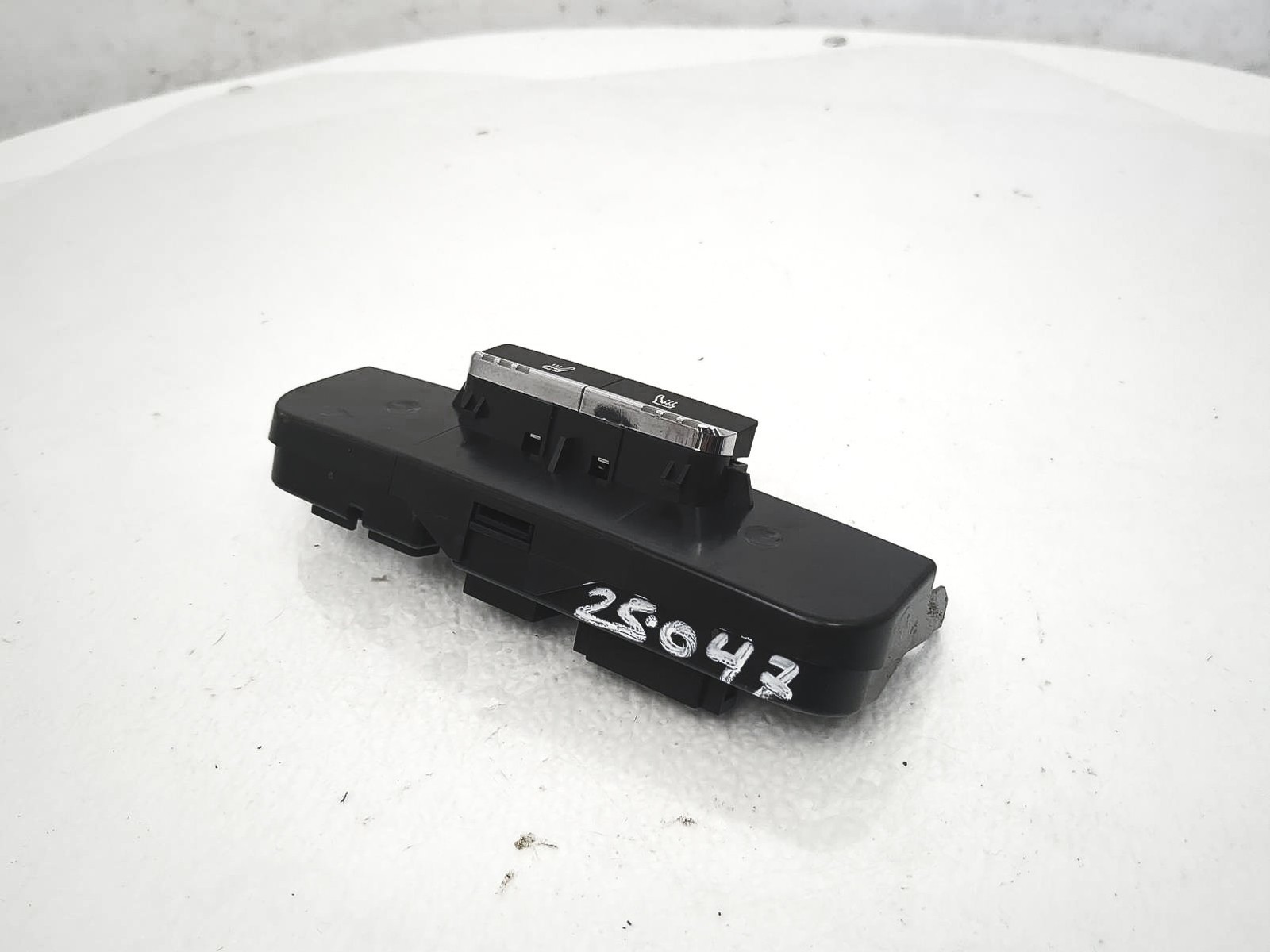 2015-2018 Porsche Macan Rear Seat Heat Switch - Console Mtd  95B-907-049-F