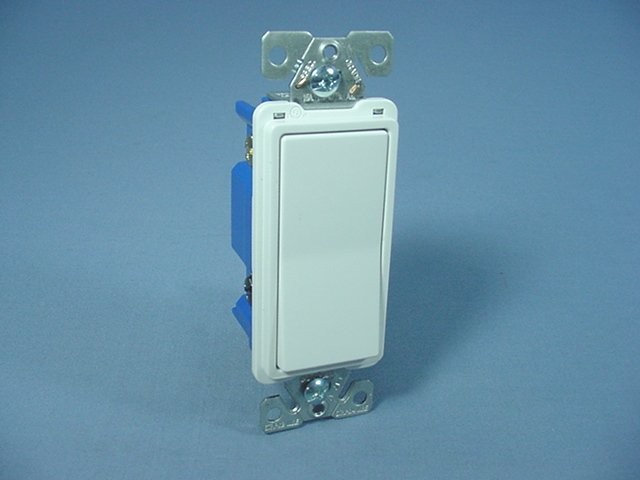 Cooper 4-WAY White Decorator Rocker Wall Light Switch Control 15A 120/277V 7504W