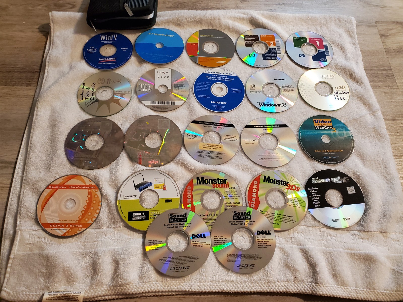 Lot Of 22 Computer OS Installation & Repair CDs Dell, Microsoft, Linksys, HP
