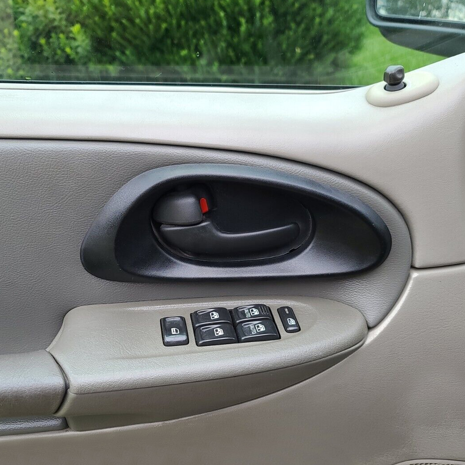 Front Left Door Handle Bezel Trim Inner Driver Side For 02-09 Chevy Trailblazer