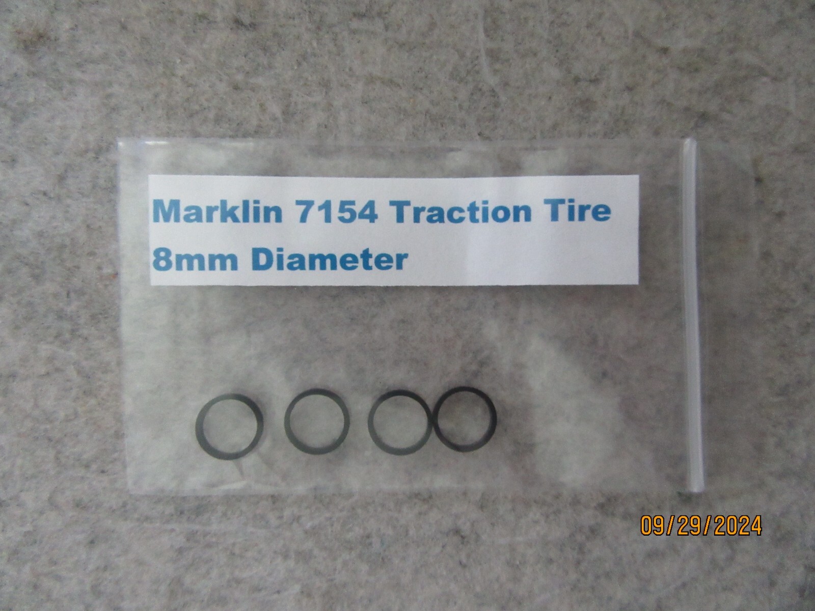 H0 - Marklin 7154 Traction Tires 8mm / 5/16" Diameter (Pack of 4) - NIB