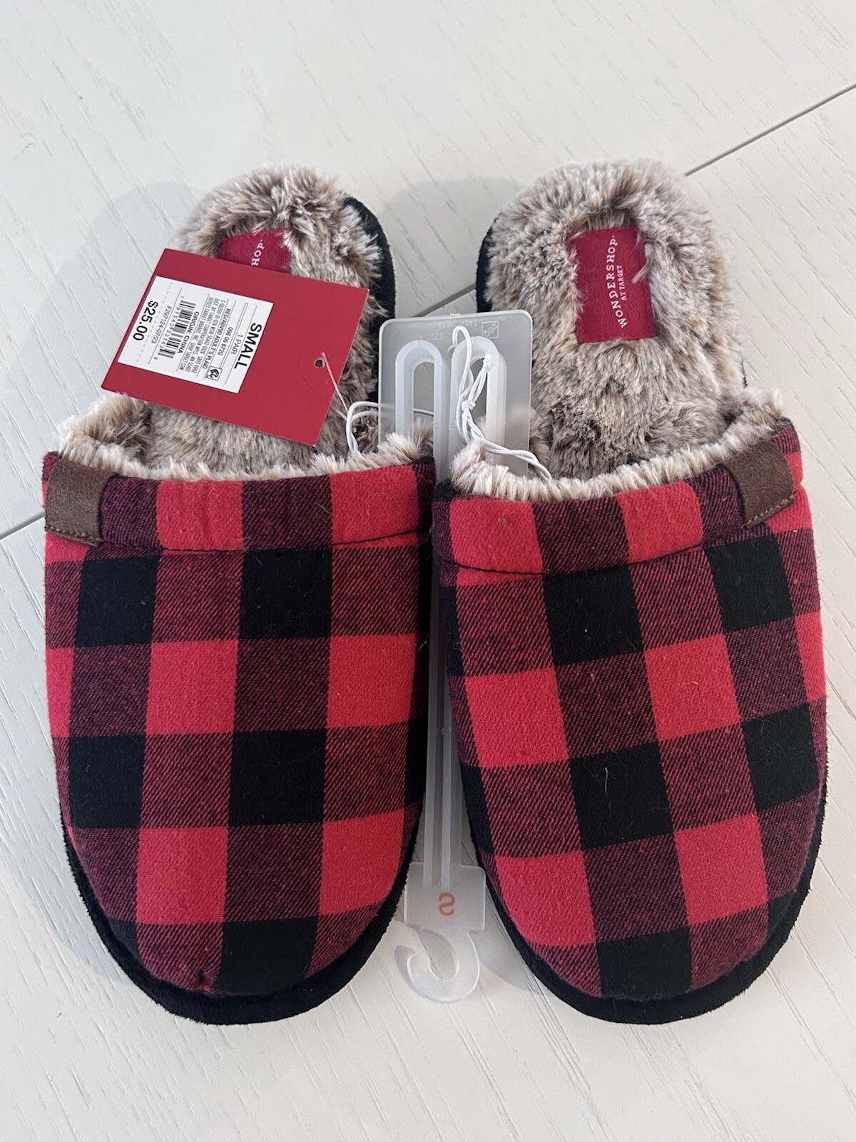 NWT Wondershop Adult Slippers Buffalo Plaid Sz S Red Black Mens 5-6 Womens 7-8