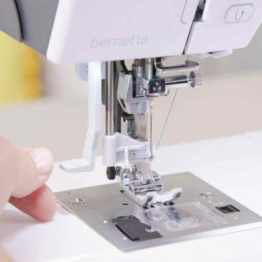 Bernette B70 10" x 6" Embroidery Machine with 123 Spools & 200+ Accessories