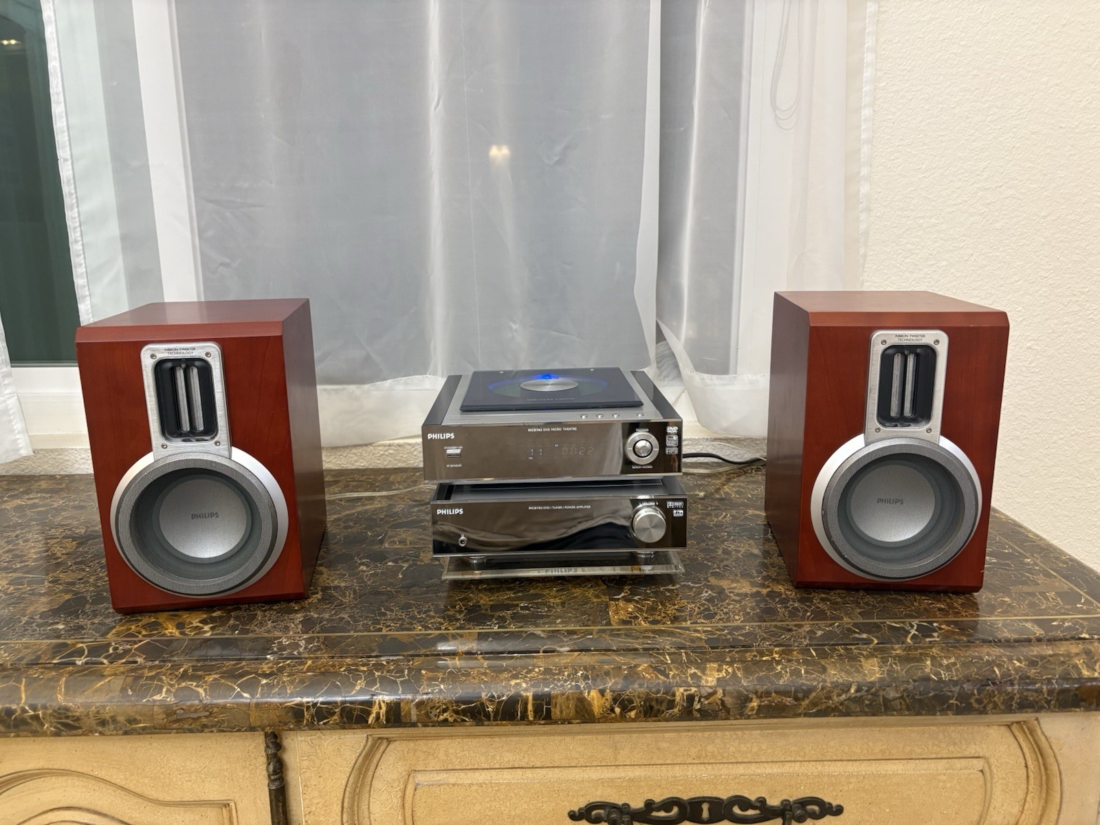 Philips MCD702 Micro Theatre DVD/CD Player, Tuner, Amp, Speakers, Remote WORKING