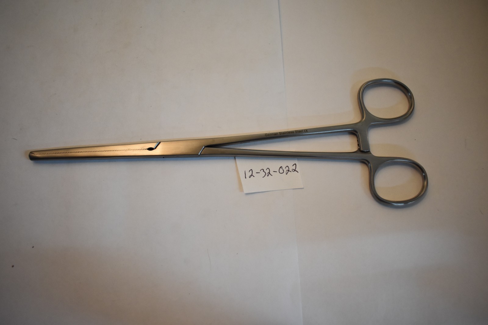 MDS1232022 ROCHESTER/OCHSNER/KOCHER  HEMOSTATS 8 3/4" STRAIGHT 1:2 TEETH