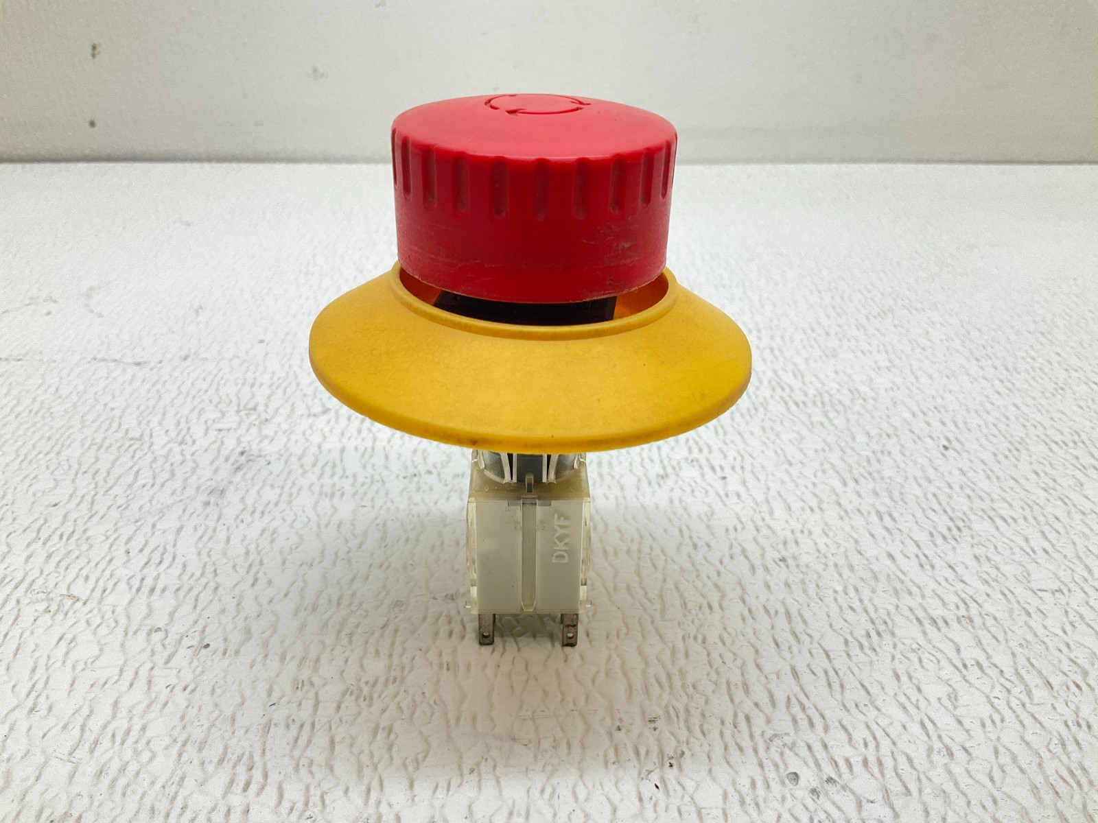 Schlegel AT2 Red Push Twist Button 250 V (TB)