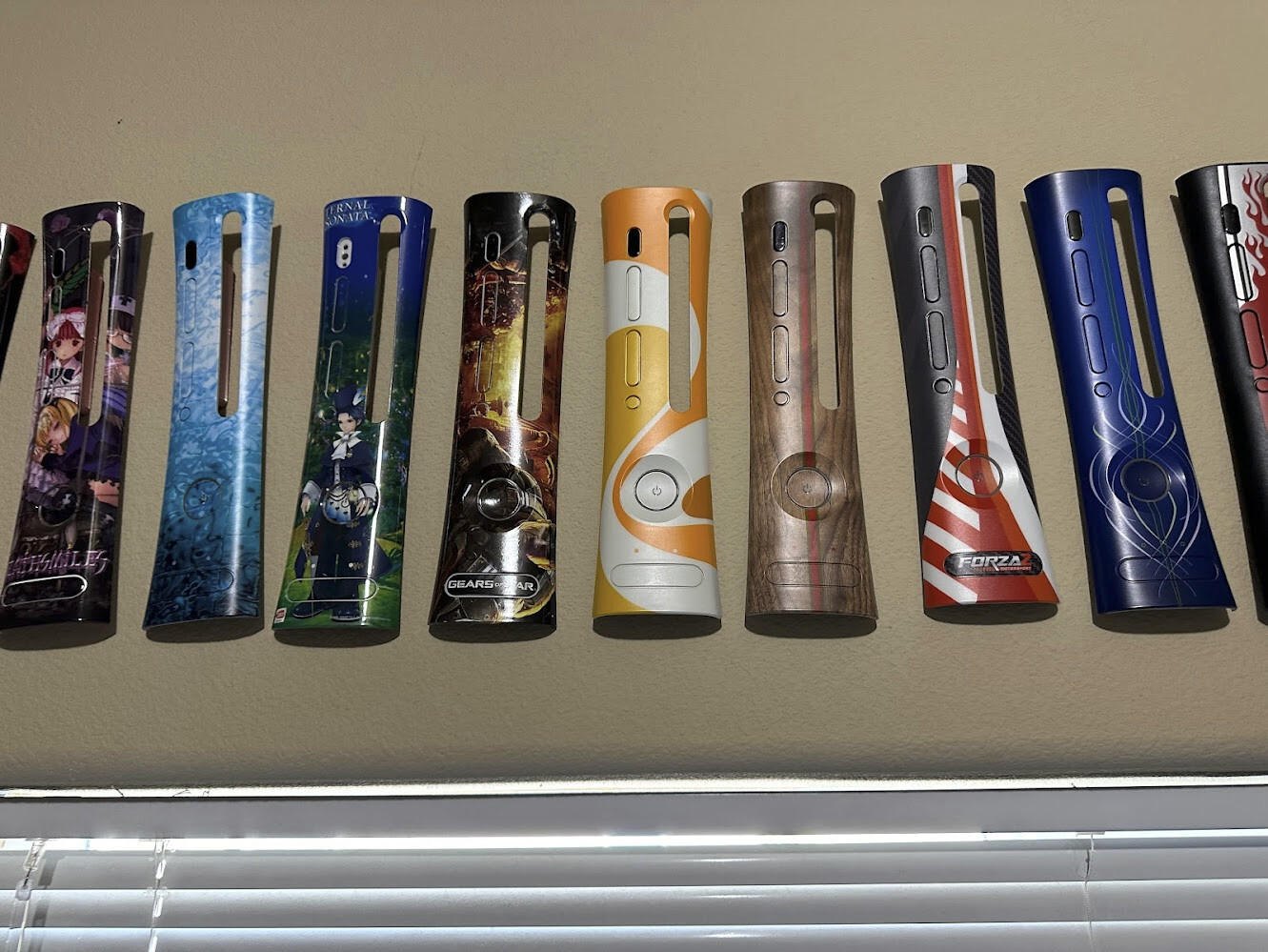 Xbox 360 FacePlate wall mounts, none damaging, hanging display