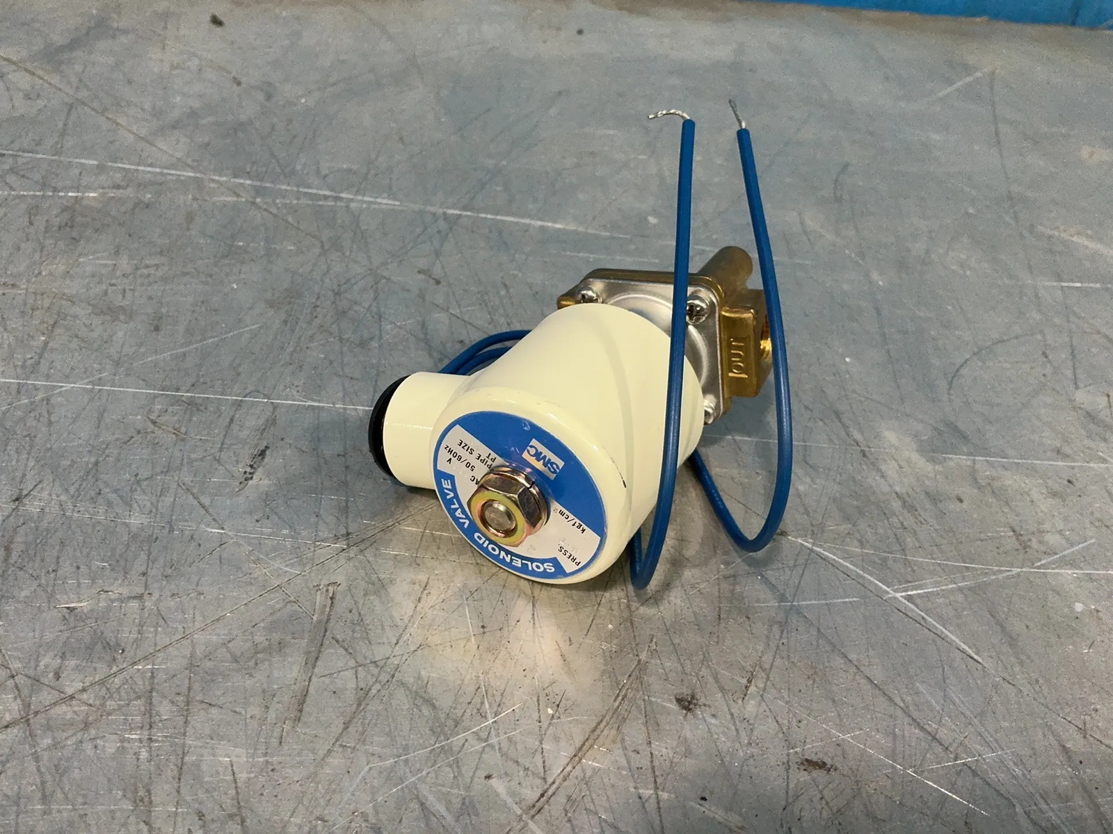 SMC SOLENOID VALVE 2135