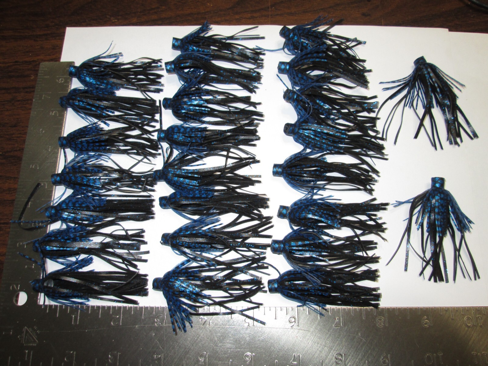 25 - QUICK CHANGE SILICONE RUBBER SKIRTS - 2 1/2" LONG - BLACK AND BLUE*,,