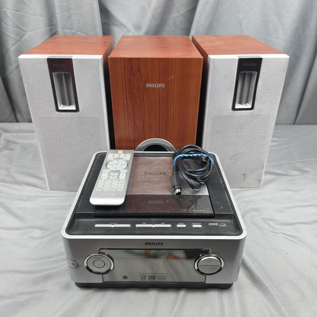 Philips Micro Home Theater MCD139 Player Speakers Subwoofer Remote