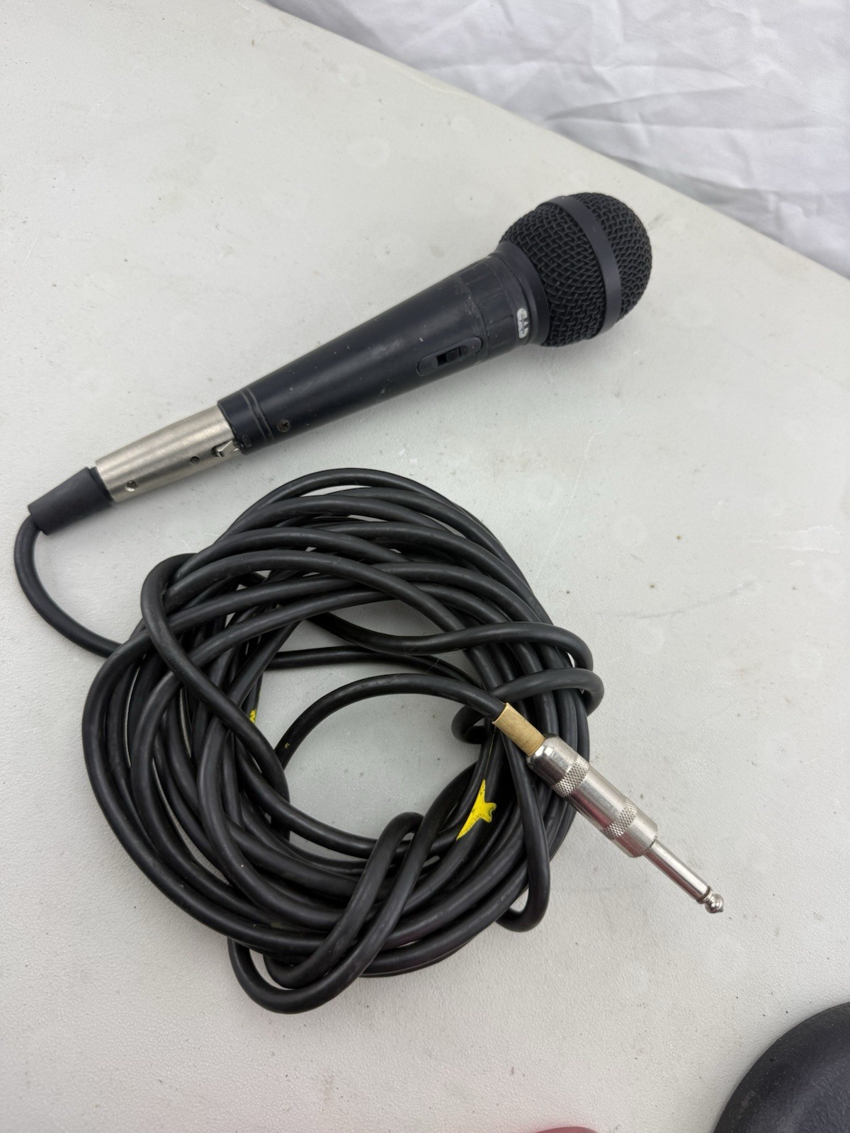 RSQ Dynamic Wired MP10 Microphone MP .400 Ohm WITH CABLE