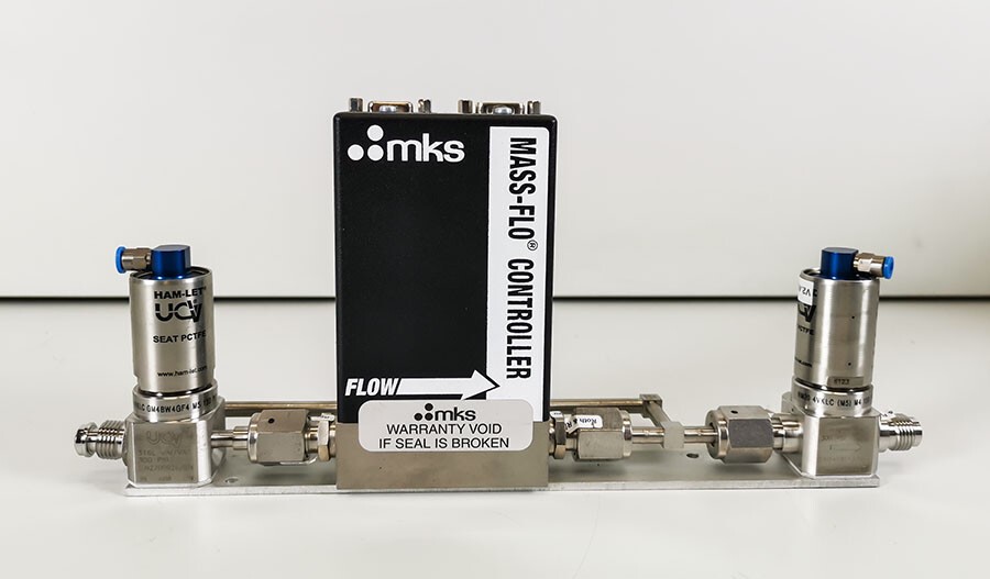 MKS 1179BX13CR14VSPC1 + HAM-LET HM30-4VKLC + HM20 MASS-FLO CONTROLLER