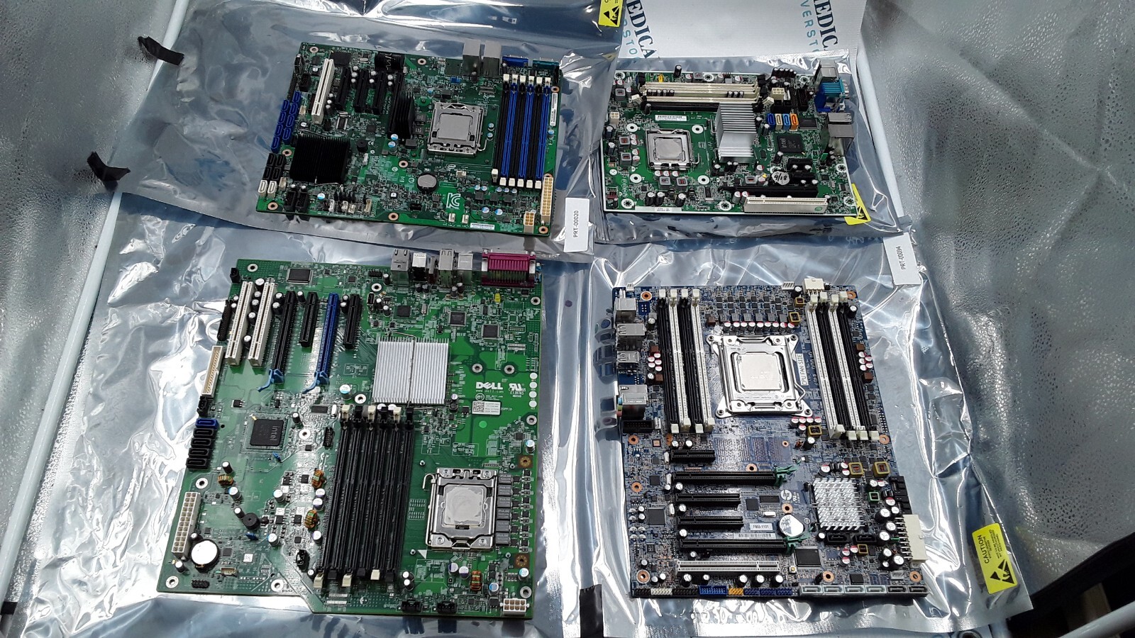 Lot of 4 Intel Xeon / Pentium CPU on HP / Dell / Intel Boards
