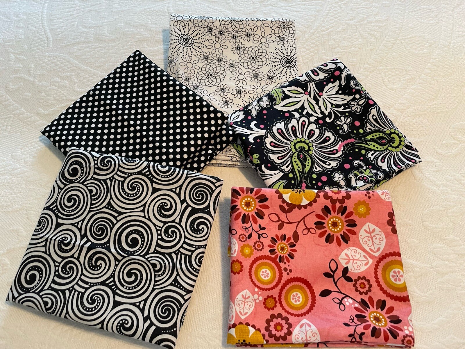 5 Pieces Black/White Fabrics Lot Half To 1 Yard Read Sizes
