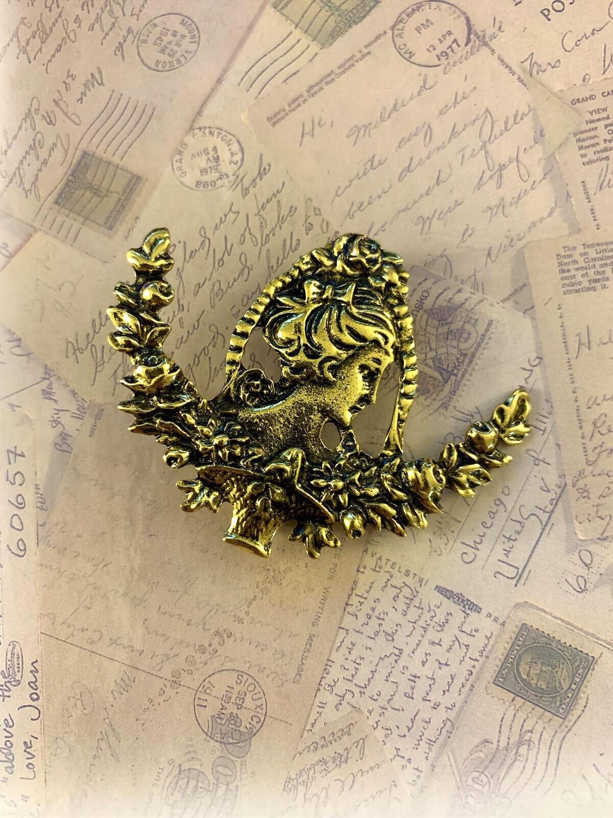 Elegant Gold-Tone Victorian Lady Brooch with Floral Wreath