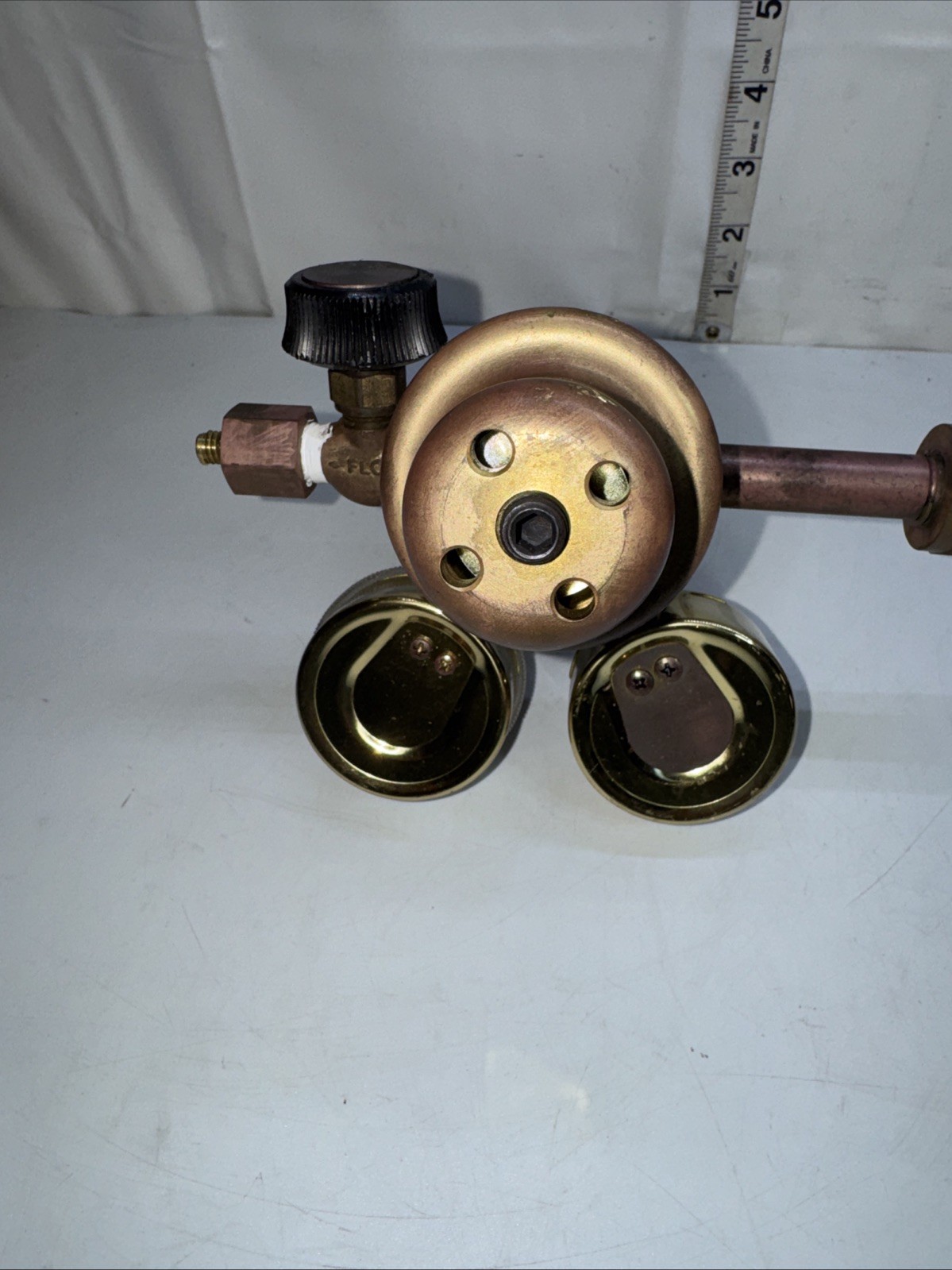 AGILENT 5183-4642 MULTI-STAGE REGULATOR. Placarded "Hydrogen”