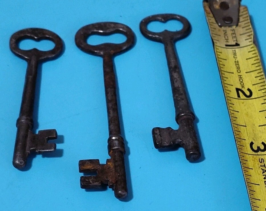 Lot Of 3 Antique Skeleton Keys D5