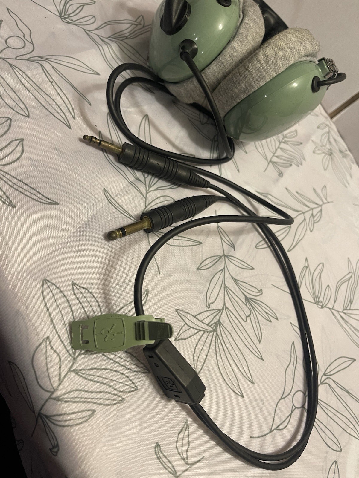 David Clark Noise Attenuating Aviation Headset/microphone. Model H10-20