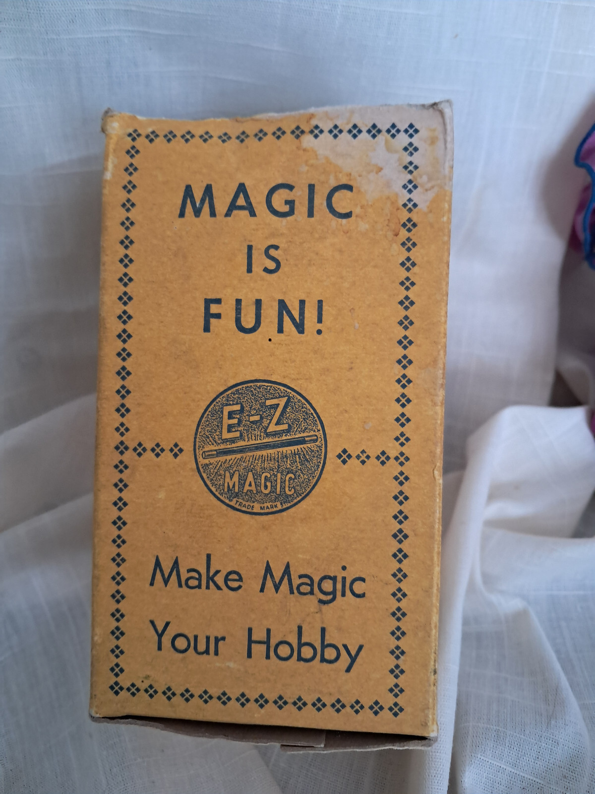 Vintage E-Z Magic disappearing fish, Amazing & Mystifying Fun Is Magic TrickTUV)