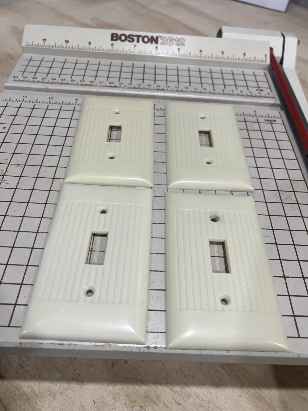 Lot Of 4 Vintage Sierra Ribbed Ivory Bakelite 1 Gang Switch Cover Wall Plates