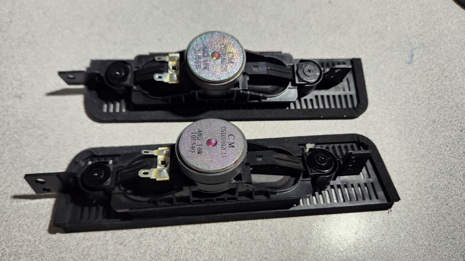 TOSHIBA SPEAKER SET CG101002C1I 8 OHMS 10W PULLED FROM MODEL 40G300U1