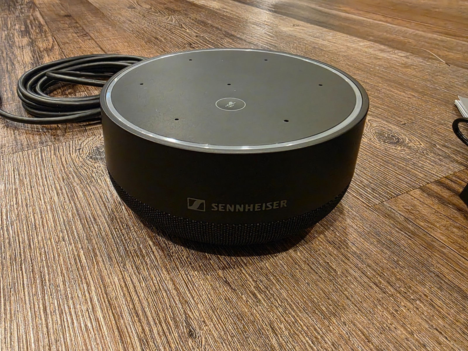 New Sennheiser TeamConnect Intelligent Speaker – AI-Powered Conference Speaker