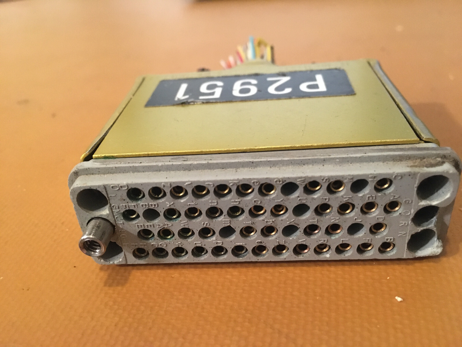 King Radio Test Equipment Connector P2951