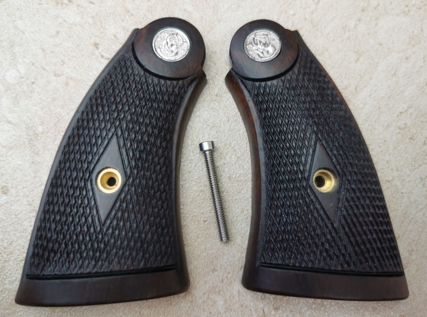 PANEL GRIPS FOR S&W K, L FRAME SQUARE BUTT DIAMOND CHECKERED PRE WAR # NEW MED