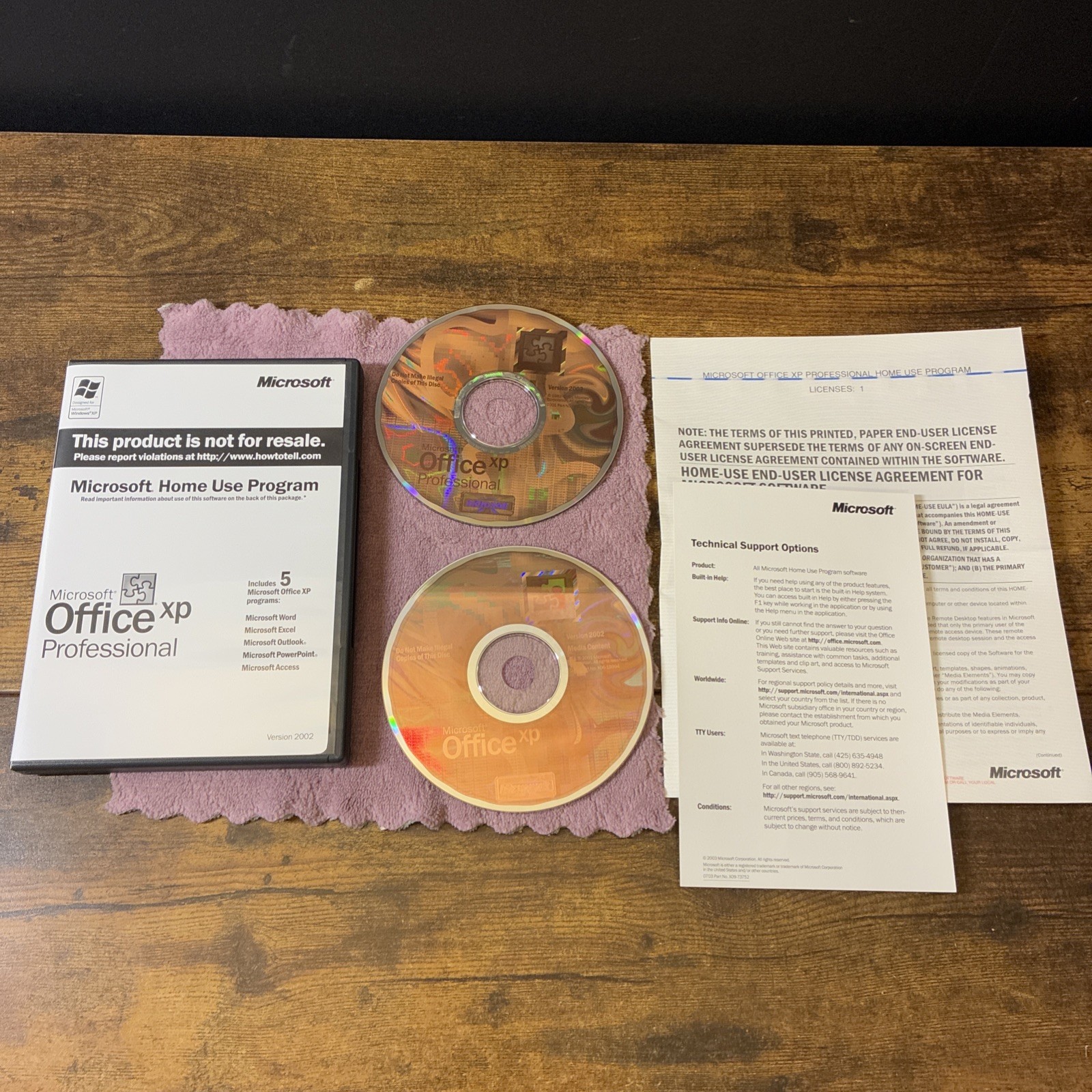 Microsoft Office XP Professional Suite Version 2002 CD with Product Key Included