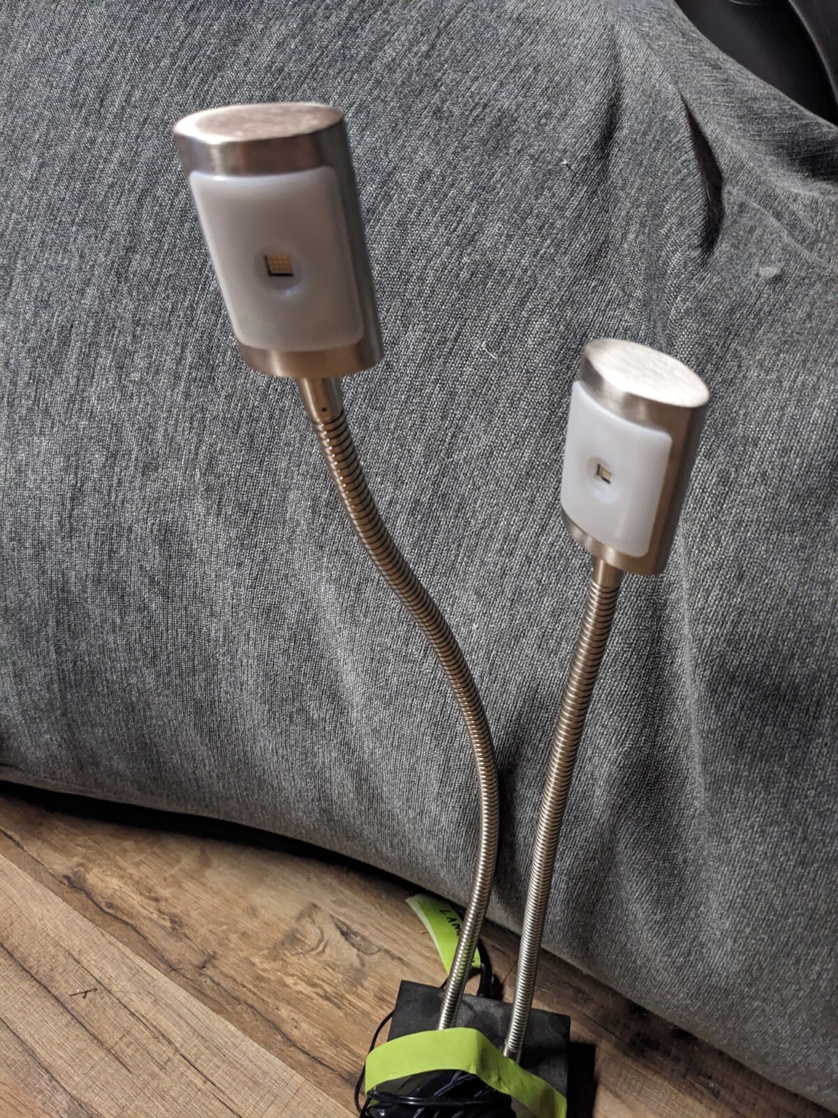 two head gooseneck lamp