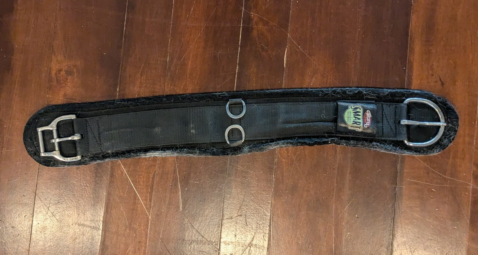 Weaver Smart Cinch 32” Felt Lined  Condition: Used  Color: Black Size: 32"