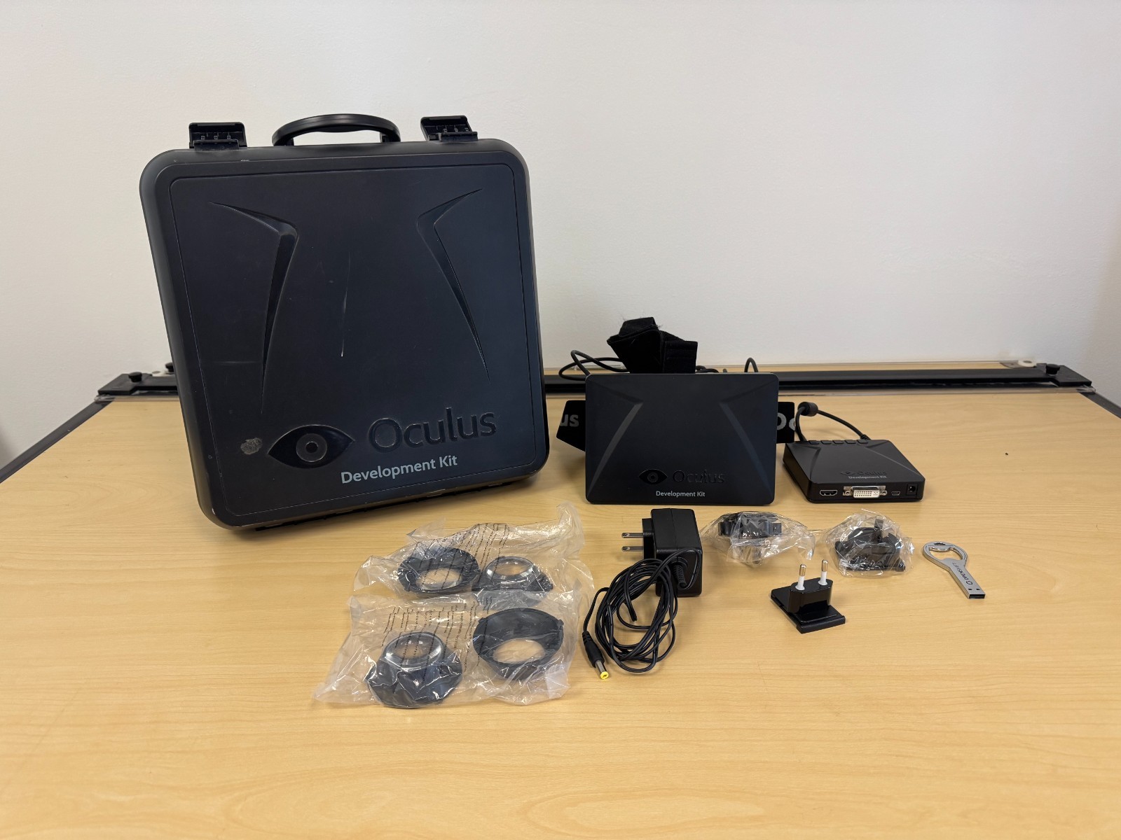 2013 Oculus Rift VR Development Kit #1 1 Virtual Reality Headset DK1 w/ Case