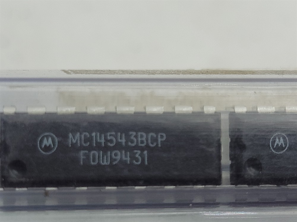 New (50pcs) MC14543BCP MOTOROLA IC Logic