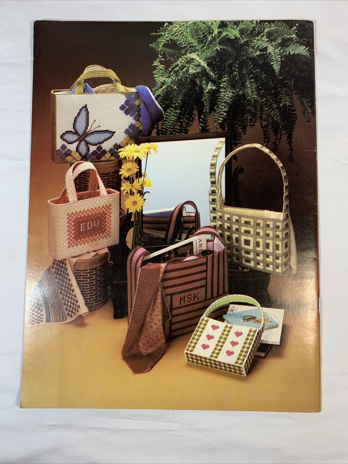 Needlepoint Totes For Plastic Canvas 10 Projects Leisure Arts Leaflet #173
