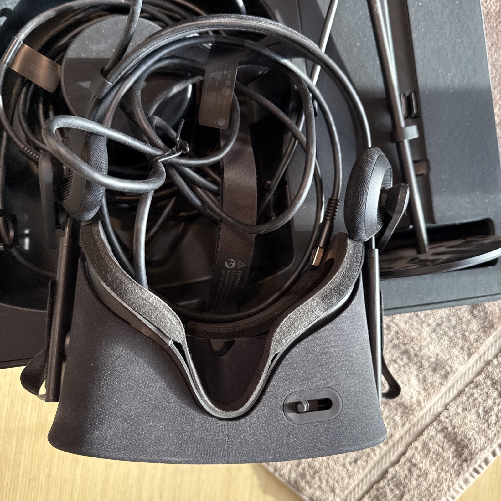 Meta Oculus Rift CV1 VR Virtual Reality Headset System - Black