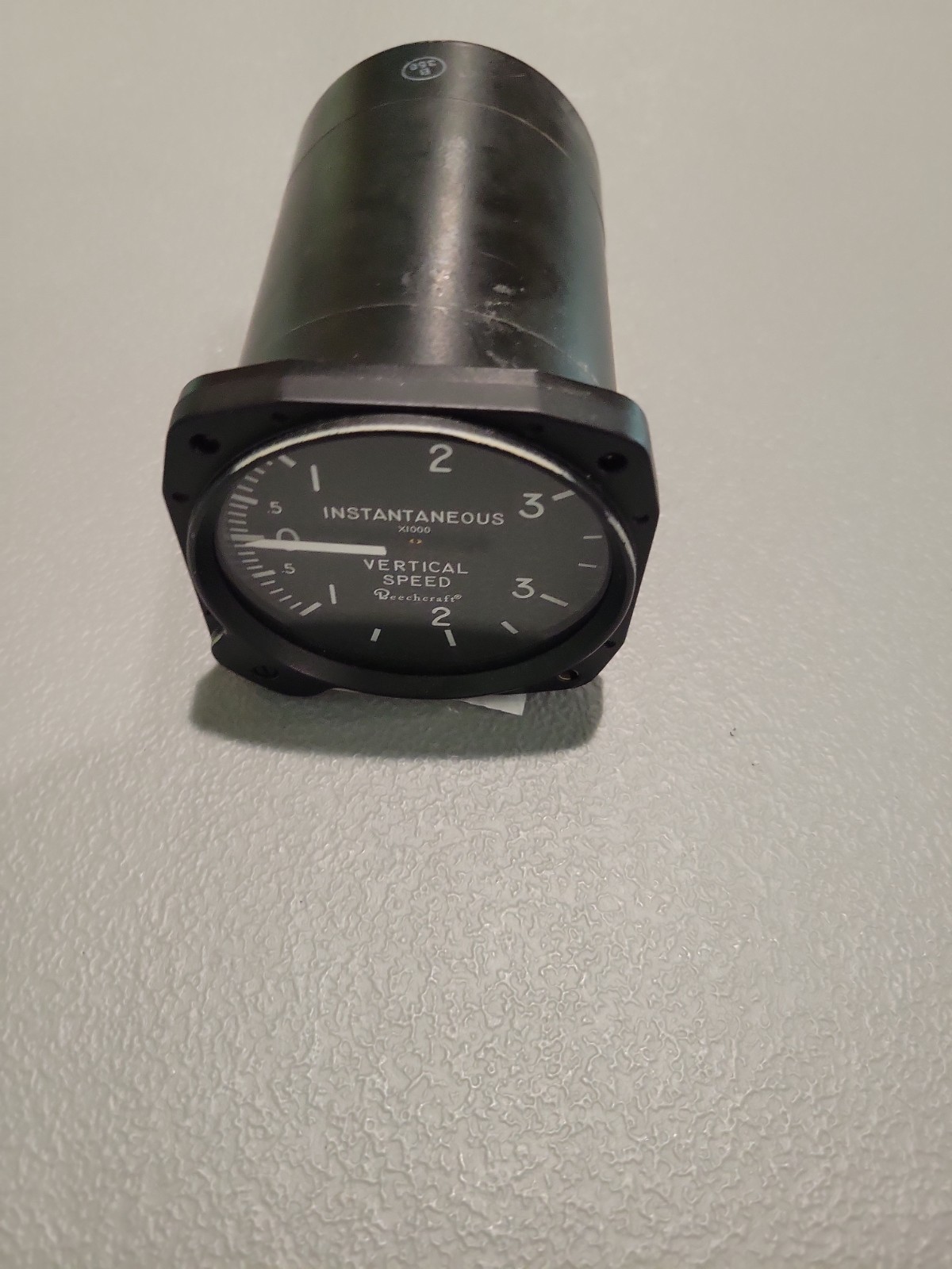 UNITED INSTRUMENTS IVSI P/N 7130 INSTANTANEOUS VERTICAL SPEED INDICATOR