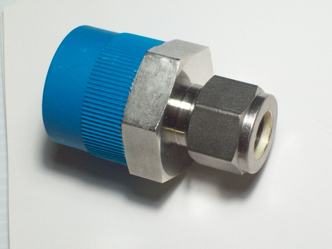 1- Swagelok Stainless Steel Connector, 1/2" OD Tube x 1" Male NPT, SS-810-1-16
