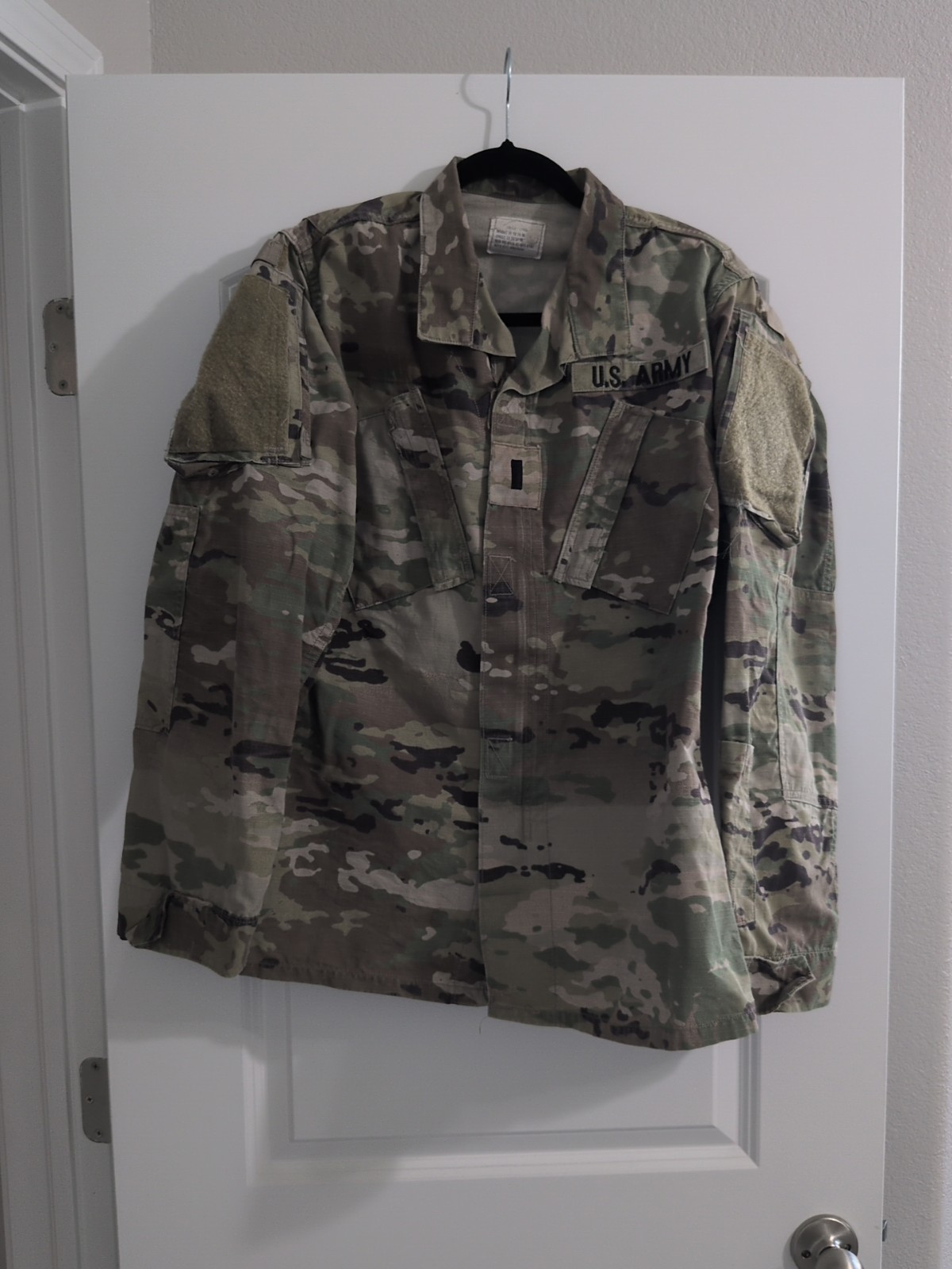 DLATS Operational Camouflage Pattern (OCP) Coat Small-Long 1LT U.S. Army Sewn On