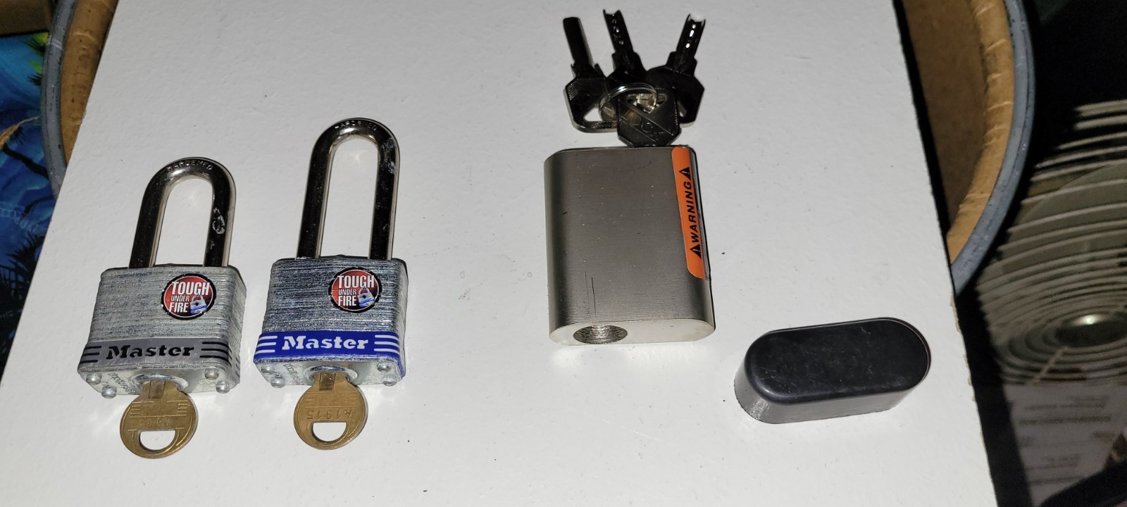 2 Master No.3 long shackle Padlocks Laminated Steel w/ Keys & pin lock 4 keys